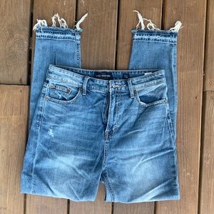 🌟 Lucky frayed hem jeans, size 6!